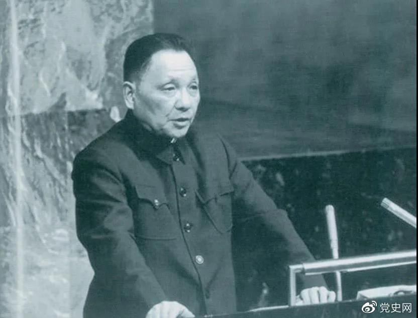 1974年4月10日，鄧小平在聯(lián)合國大會第六屆特別會議上發(fā)言。