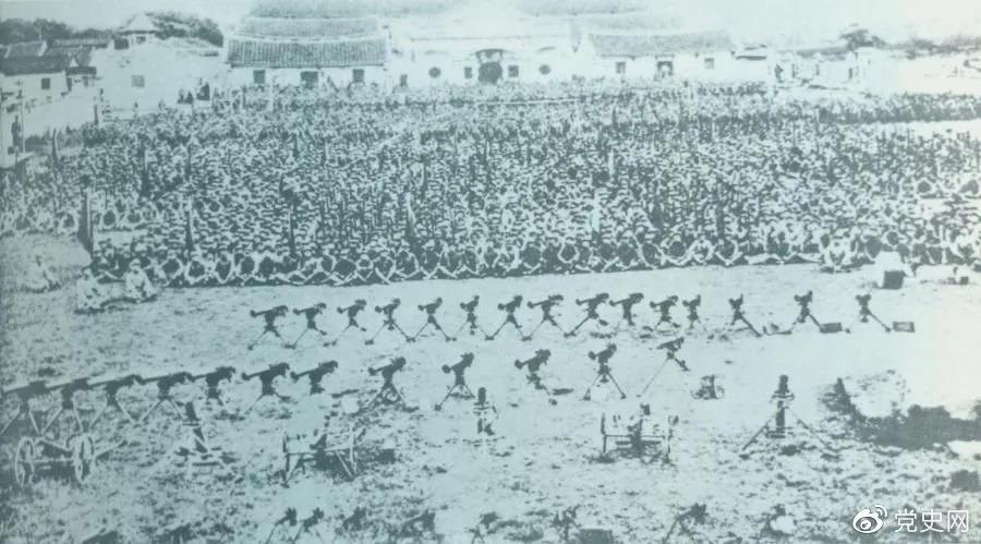 1932年4月20日，由紅一軍團(tuán)和紅五軍團(tuán)組成的東路軍攻占漳州，圖為攻占漳州后的部隊(duì)情形。
