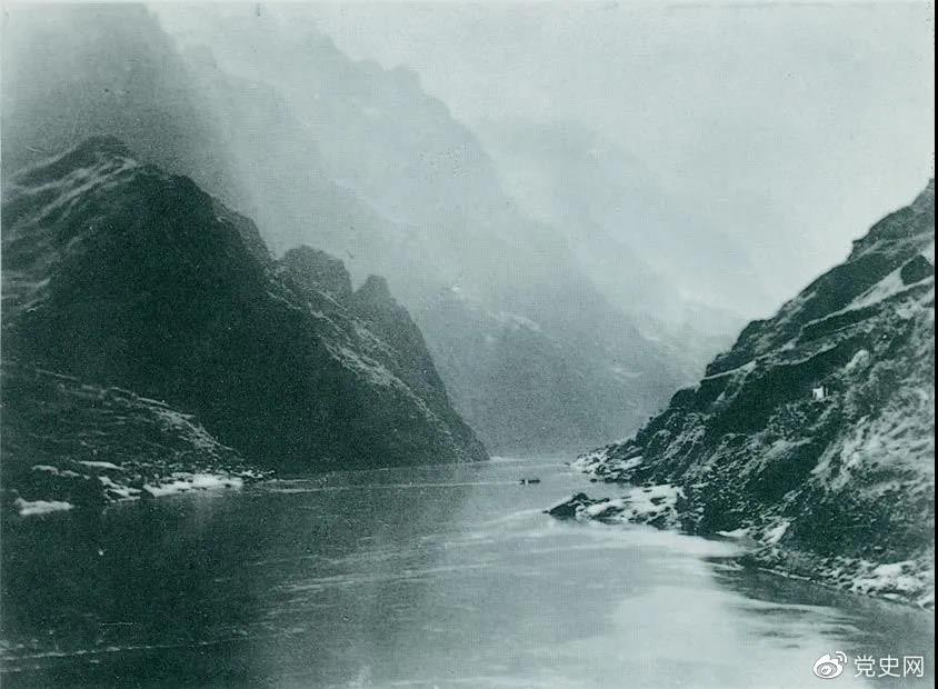 1935年3月中旬，紅軍三渡赤水，再次入川。隨后，又出奇不意地于3月21日四渡赤水，佯攻貴陽，然后又向西北方向急進(jìn)。圖為赤水河。