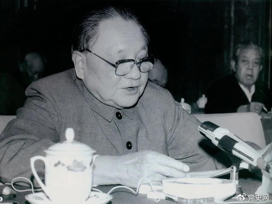 1985年3月7日，鄧小平在全國科技工作會議上發(fā)表講話。